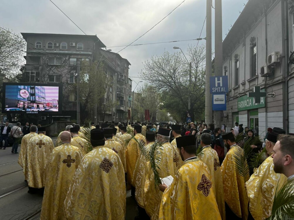 Pelerinajul de Florii. Mii de oameni participă la procesiunea din București. VIDEO - Imaginea 6