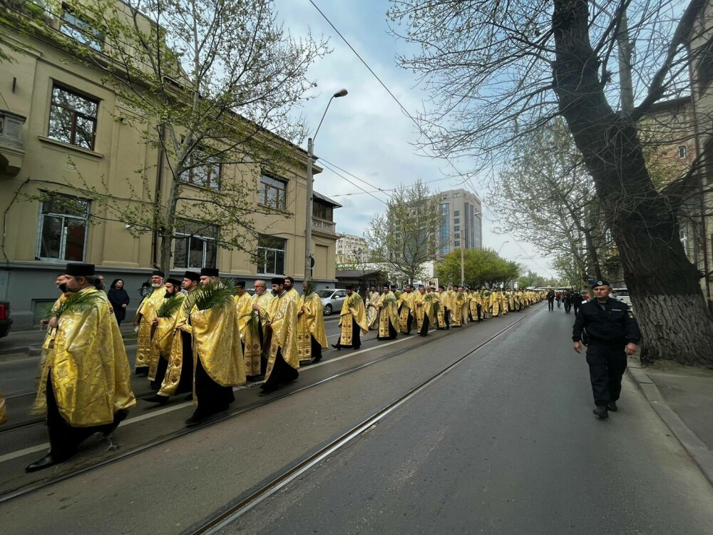 Pelerinajul de Florii. Mii de oameni participă la procesiunea din București. VIDEO - Imaginea 7
