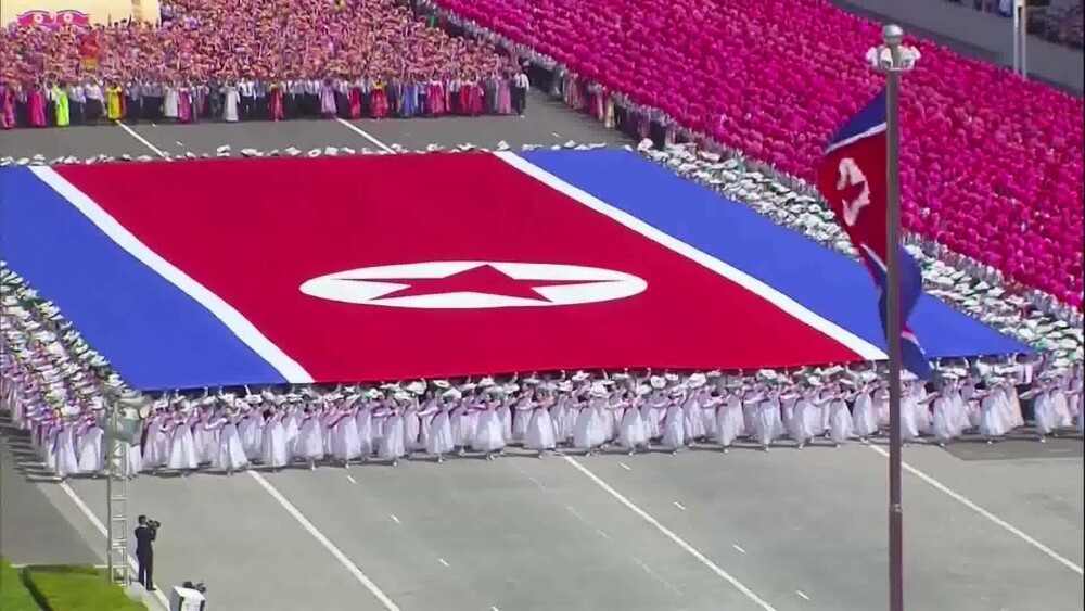 VIDEO. Coreea de Nord a dansat și a cântat pe străzi pentru ”președintele etern” - Imaginea 1