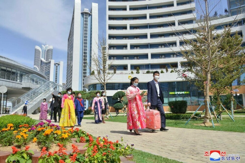 Motivul pentru care în apartamentele de lux din Coreea de Nord locuiesc doar cei săraci - Imaginea 17