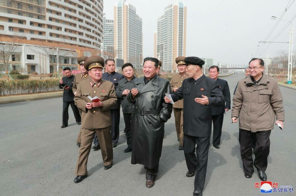 Motivul pentru care în apartamentele de lux din Coreea de Nord locuiesc doar cei săraci - Imaginea 14