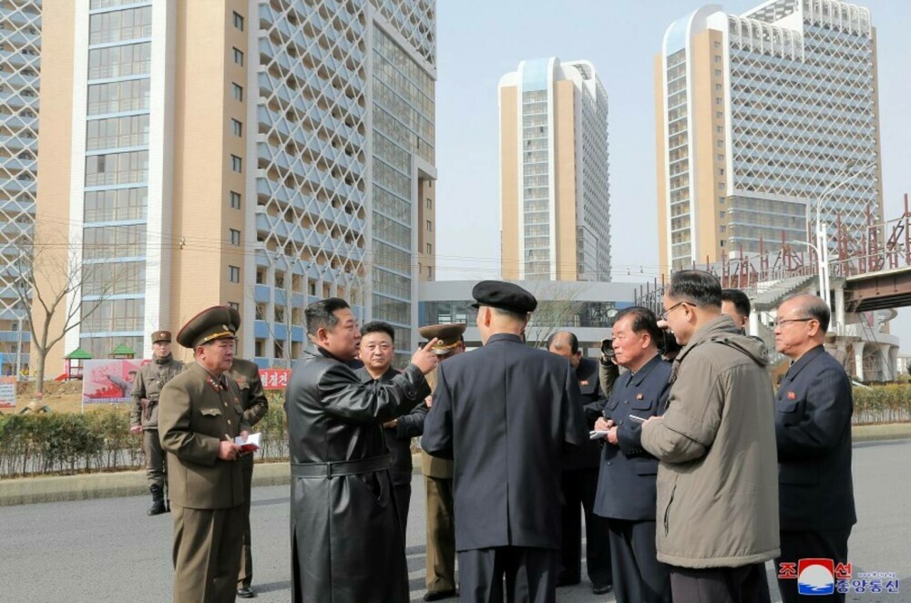 Motivul pentru care în apartamentele de lux din Coreea de Nord locuiesc doar cei săraci - Imaginea 4