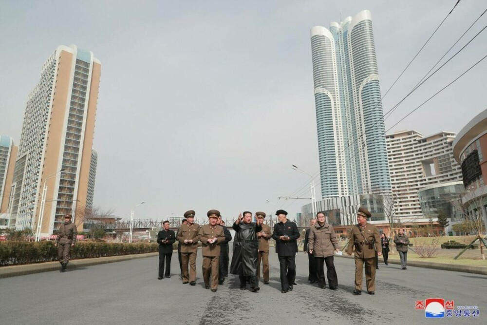 Motivul pentru care în apartamentele de lux din Coreea de Nord locuiesc doar cei săraci - Imaginea 2