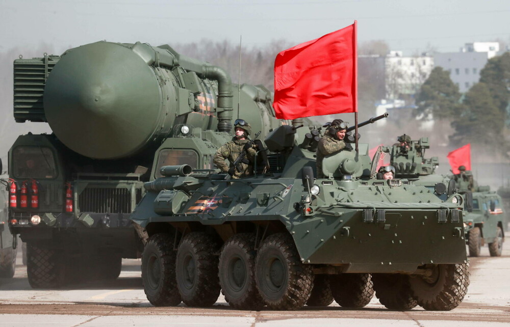 O rachetă nucleară intercontinentală, la repetițiile paradei „Ziua Victoriei“ din Rusia. GALERIE FOTO - Imaginea 25