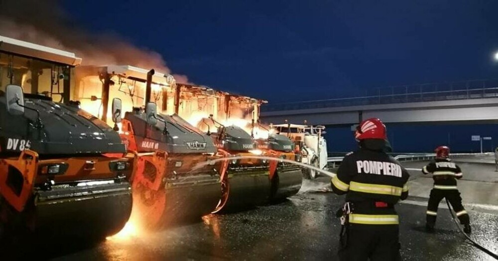 Patru utilaje au luat foc pe şantierul Drumului Expres Craiova - Piteşti, între Balş şi Pieleşti - Imaginea 1