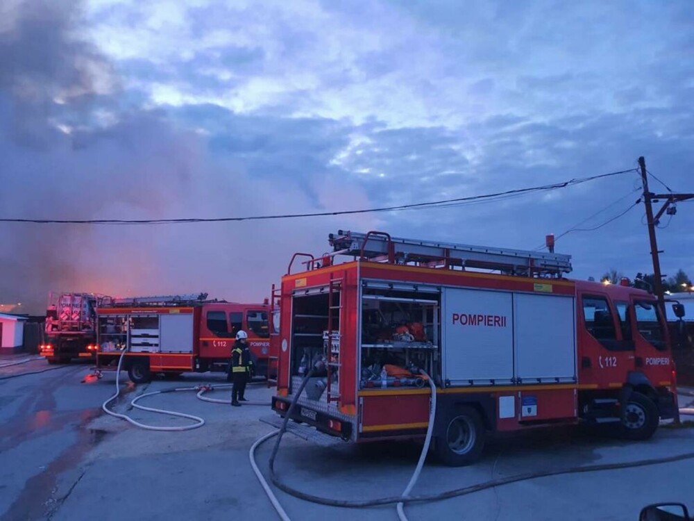 Incendiu de proporţii într-o piaţă din Braşov. A fost transmis un mesaj Ro-Alert - Imaginea 3