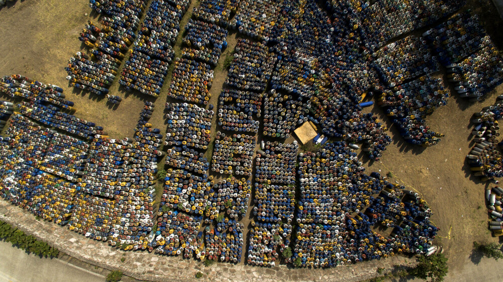 Un uriaș cimitir de butelii de gaz s-a format în Mexico City. Oamenii spun că locuiesc lângă o bombă. FOTO și VIDEO - Imaginea 1