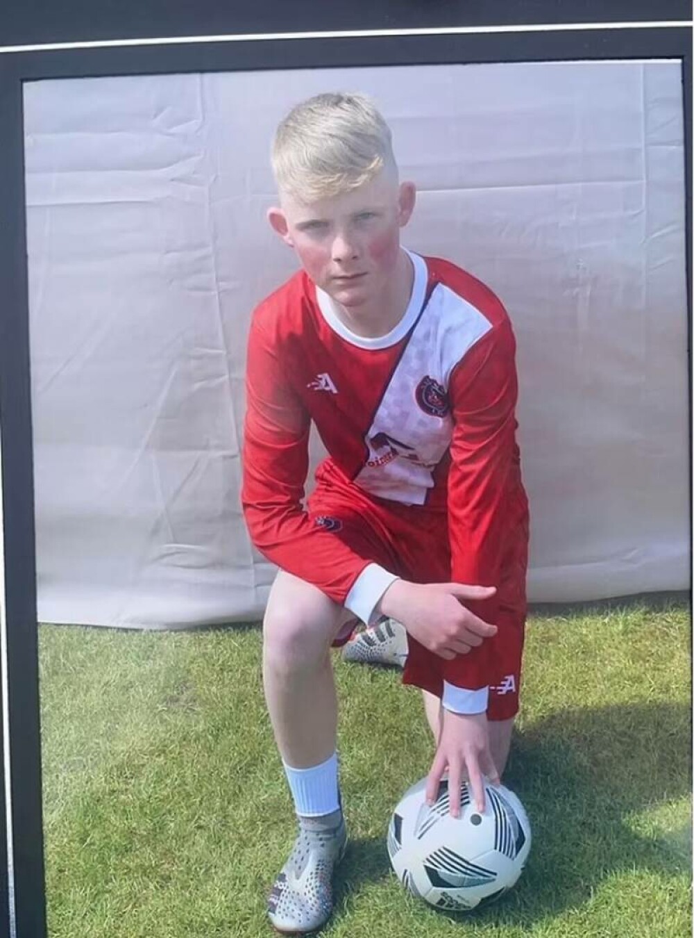Un băiat de 15 ani a murit în timp ce se juca fotbal la școală, sub privirile îngrozite ale colegilor - Imaginea 2