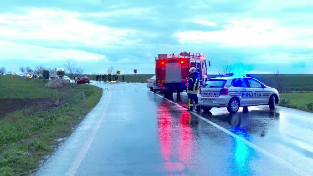 Mama unei fetițe de 11 ani a murit, după ce s-a izbit cu mașina de un TIR, în Arad. Femeia era văduvă | GALERIE FOTO - Imaginea 13