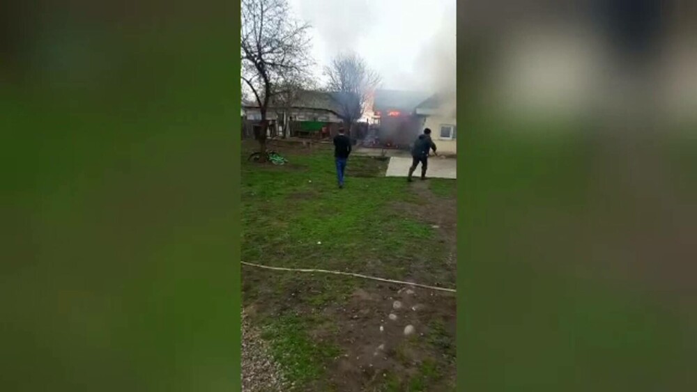 „Nu s-a mai putut face nimic”. În pragul Paștelui, o familie a rămas fără casă după ce a fost distrusă de un incendiu - Imaginea 1