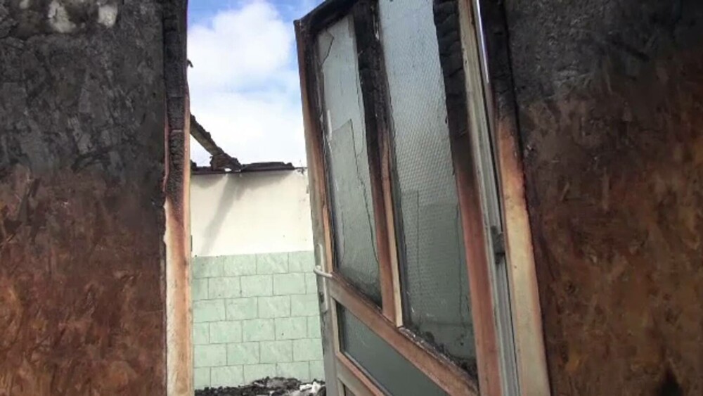 „Nu s-a mai putut face nimic”. În pragul Paștelui, o familie a rămas fără casă după ce a fost distrusă de un incendiu - Imaginea 7