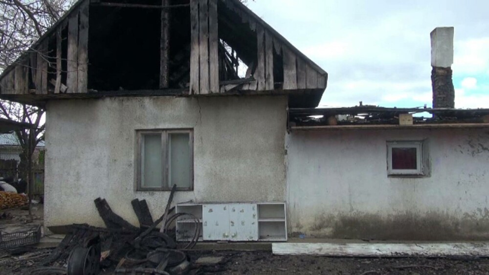 „Nu s-a mai putut face nimic”. În pragul Paștelui, o familie a rămas fără casă după ce a fost distrusă de un incendiu - Imaginea 11