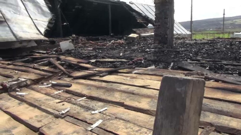 „Nu s-a mai putut face nimic”. În pragul Paștelui, o familie a rămas fără casă după ce a fost distrusă de un incendiu - Imaginea 12