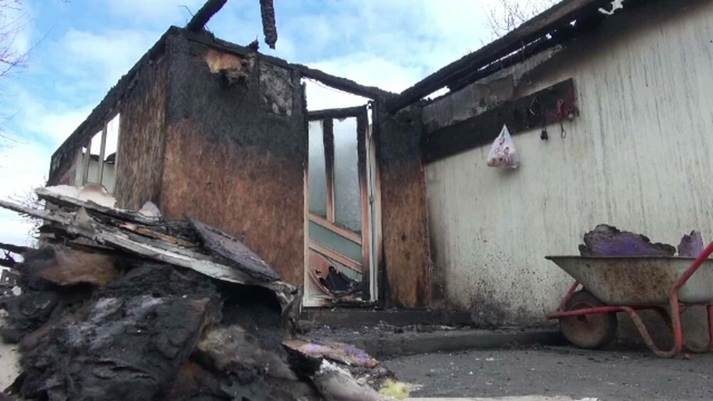 „Nu s-a mai putut face nimic”. În pragul Paștelui, o familie a rămas fără casă după ce a fost distrusă de un incendiu - Imaginea 16