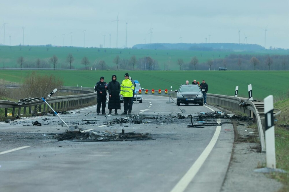Șapte morți după ce un șofer beat, cu permisul anulat în 2007, a intrat pe contrasens, în Germania. GALERIE FOTO - Imaginea 1