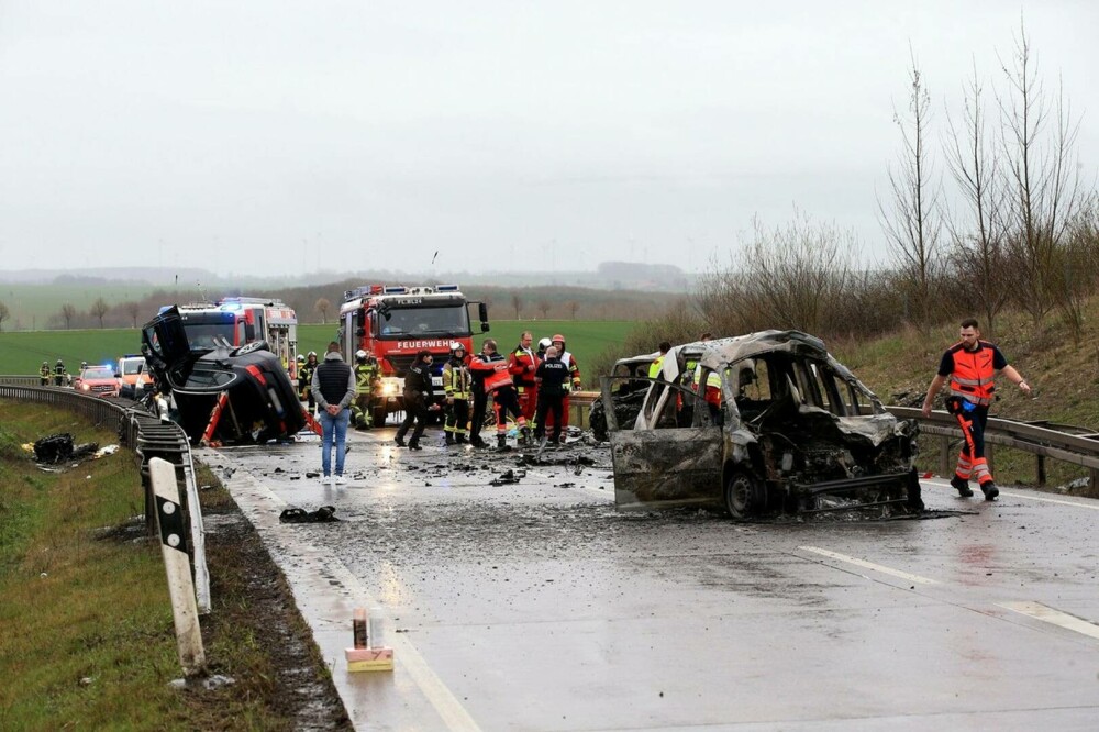 Șapte morți după ce un șofer beat, cu permisul anulat în 2007, a intrat pe contrasens, în Germania. GALERIE FOTO - Imaginea 4