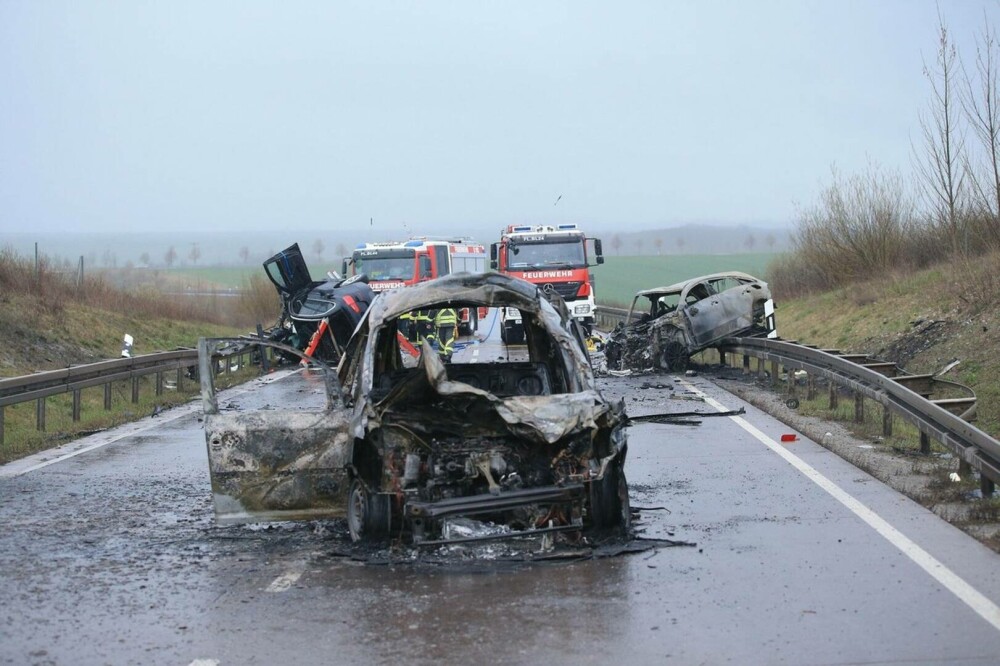 Șapte morți după ce un șofer beat, cu permisul anulat în 2007, a intrat pe contrasens, în Germania. GALERIE FOTO - Imaginea 5