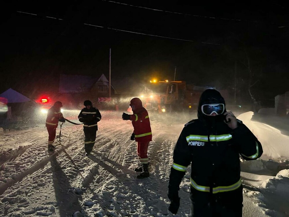 Starea drumurilor. Sunt închise toate drumurile naționale și județene în Botoșani, din cauza ninsorii - Imaginea 3