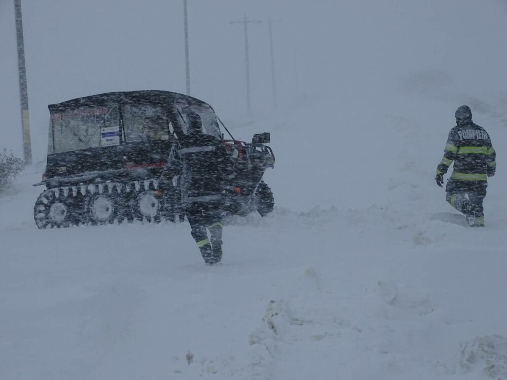 Starea drumurilor. Sunt închise toate drumurile naționale și județene în Botoșani, din cauza ninsorii - Imaginea 10