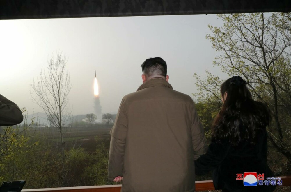 Coreea de Nord a testat prima rachetă balistică cu combustibil solid. Kim Jong Un: 