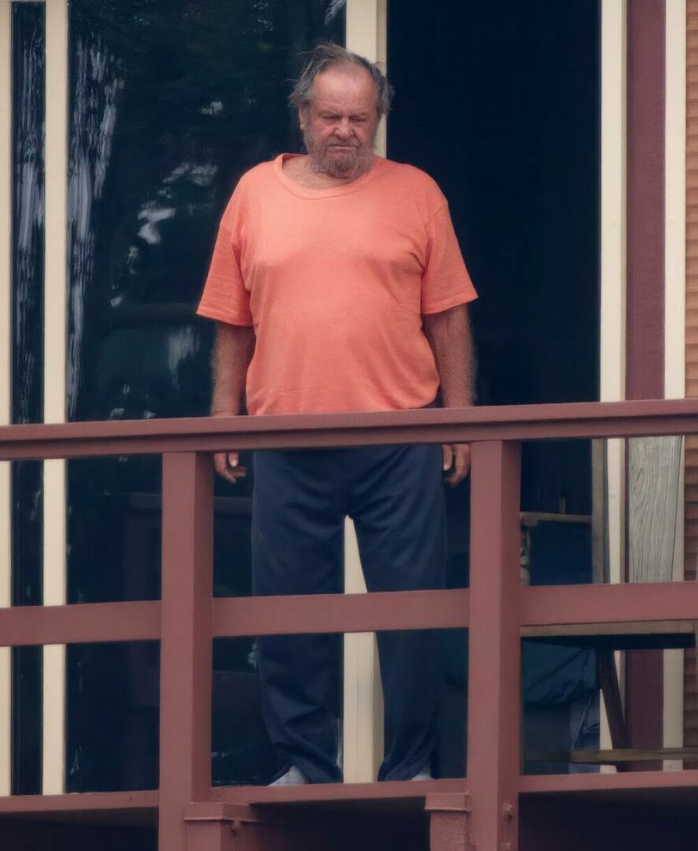Jack Nicholson, prima apariție după 18 luni de izolare. Cum a fost surprins actorul pe balconul casei. FOTO - Imaginea 3