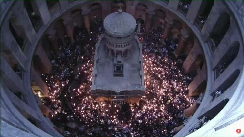 Mii de ortodocși au fost martori ai miracolului petrecut în Biserica Sfântului Mormânt și au primit Lumina Sfântă - Imaginea 6