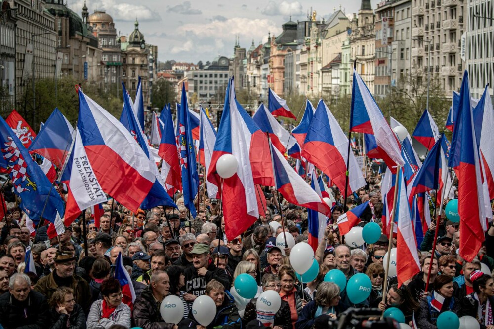 „Cehia împotriva sărăciei”. Protest cu mii de persoane în Praga. Oamenii cer demisia guvernului | GALERIE FOTO - Imaginea 2