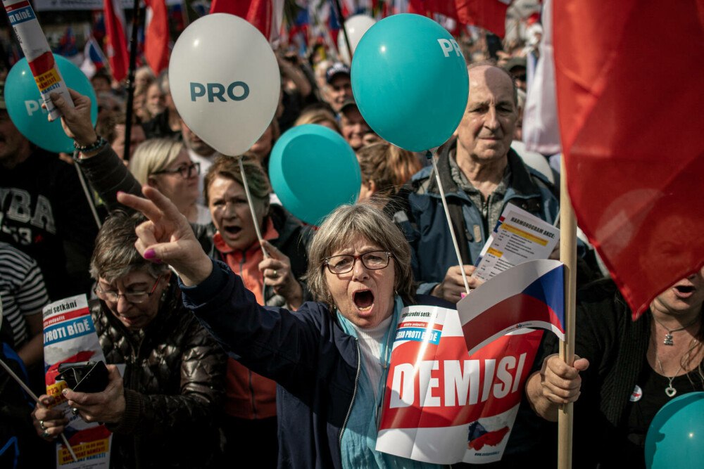 „Cehia împotriva sărăciei”. Protest cu mii de persoane în Praga. Oamenii cer demisia guvernului | GALERIE FOTO - Imaginea 4