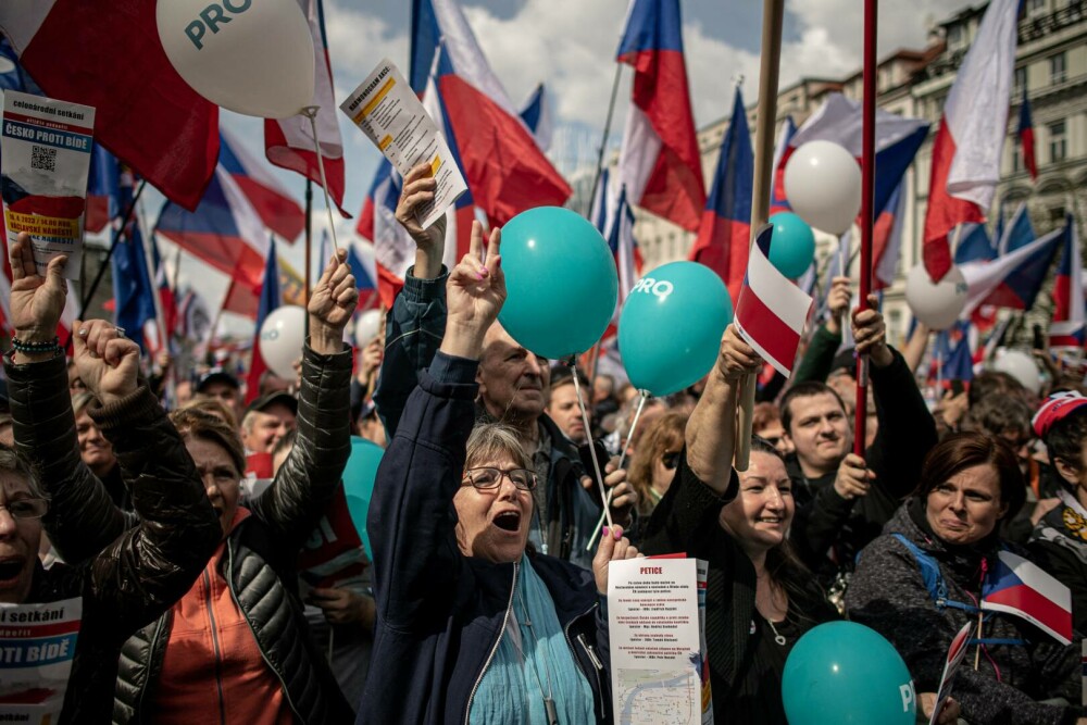 „Cehia împotriva sărăciei”. Protest cu mii de persoane în Praga. Oamenii cer demisia guvernului | GALERIE FOTO - Imaginea 5