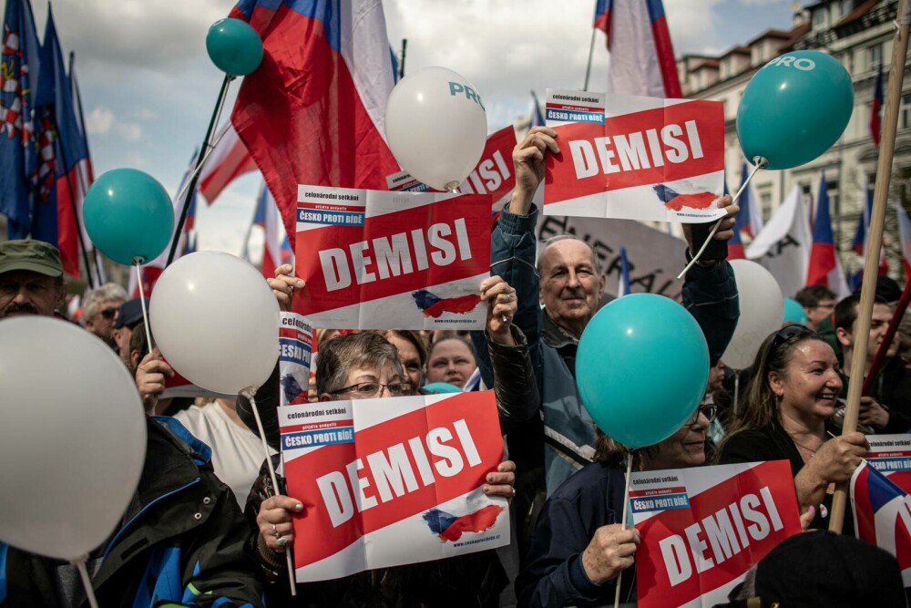 „Cehia împotriva sărăciei”. Protest cu mii de persoane în Praga. Oamenii cer demisia guvernului | GALERIE FOTO - Imaginea 7