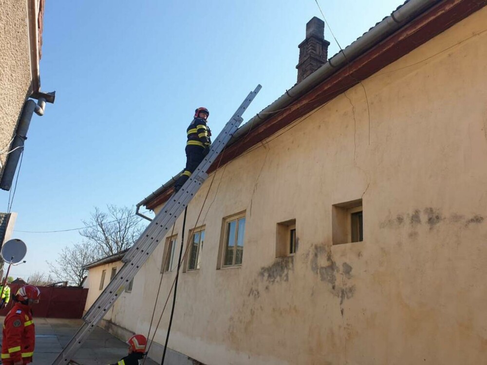 Incendiu izbucnit la o școală din Socodor, Arad. Aproximativ 50 de persoane s-au autoevacuat | FOTO - Imaginea 5