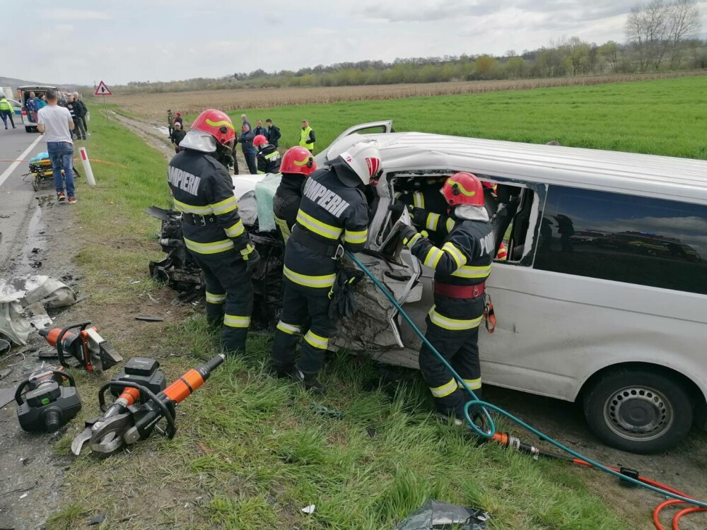 Accident pe DN1. Șapte persoane au fost rănite, traficul este complet blocat | GALERIE FOTO - Imaginea 3