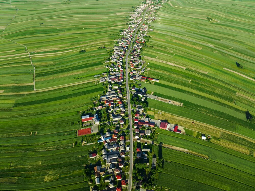 Imagini virale. Satul în care toți oamenii locuiesc pe aceeași stradă | GALERIE FOTO - Imaginea 5