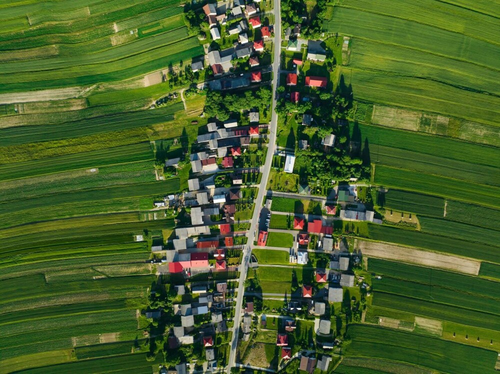 Imagini virale. Satul în care toți oamenii locuiesc pe aceeași stradă | GALERIE FOTO - Imaginea 12