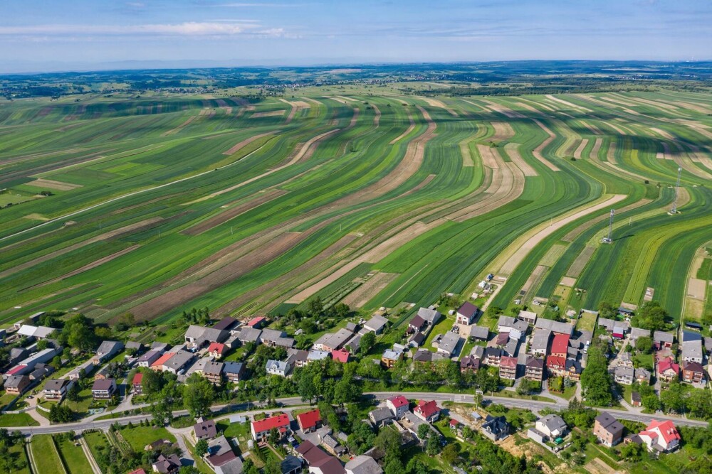 Imagini virale. Satul în care toți oamenii locuiesc pe aceeași stradă | GALERIE FOTO - Imaginea 13