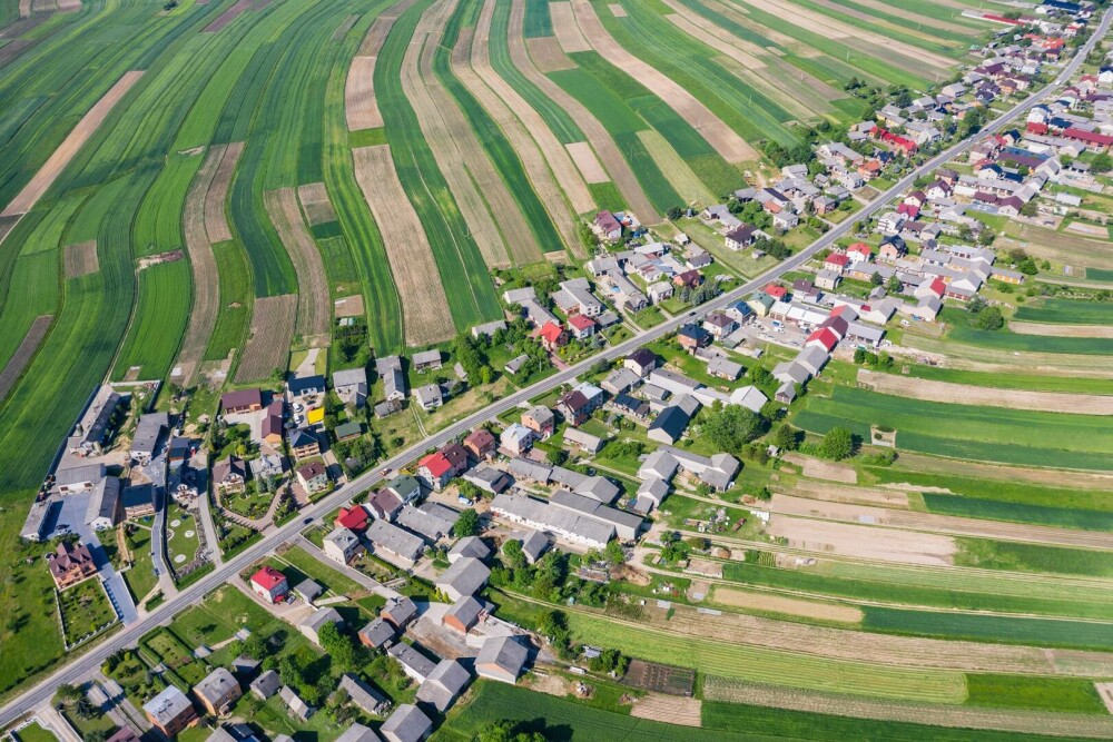 Imagini virale. Satul în care toți oamenii locuiesc pe aceeași stradă | GALERIE FOTO - Imaginea 15