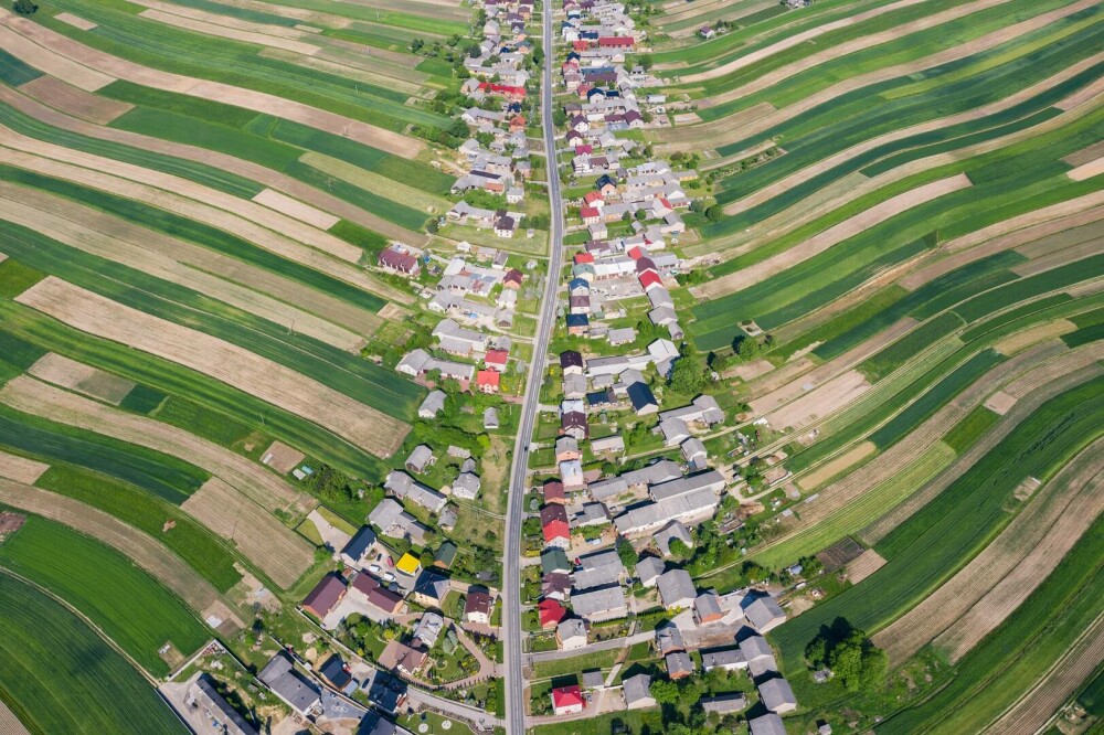 Imagini virale. Satul în care toți oamenii locuiesc pe aceeași stradă | GALERIE FOTO - Imaginea 16
