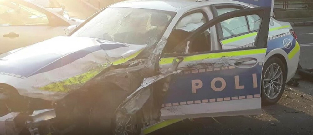 Un BMW al poliției, recent primit în dotare, s-a făcut praf în Cluj. Autospeciala s-a lovit de mai multe mașini, în accident - Imaginea 1