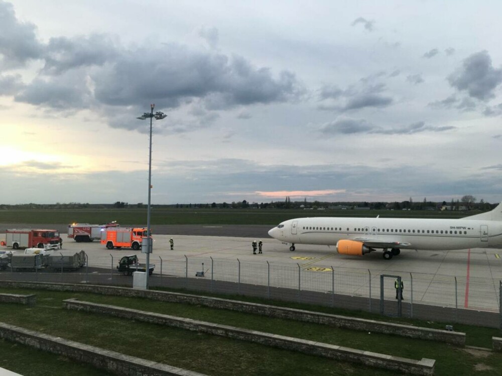 Avionul care transporta echipa feminină de fotbal Arsenal a luat foc pe pista unui aeroport din Germania. FOTO - Imaginea 2