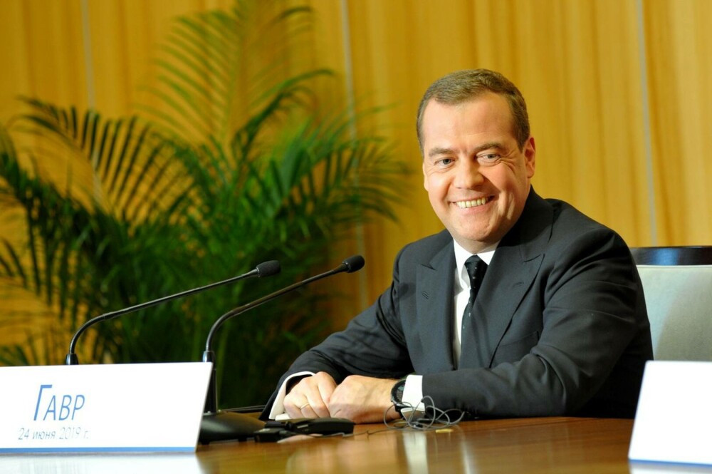 Cine este Dmitri Medvedev, omul care l-a făcut pe Donald Trump să trimită două submarine nucleare în apropierea Rusiei - Imaginea 7