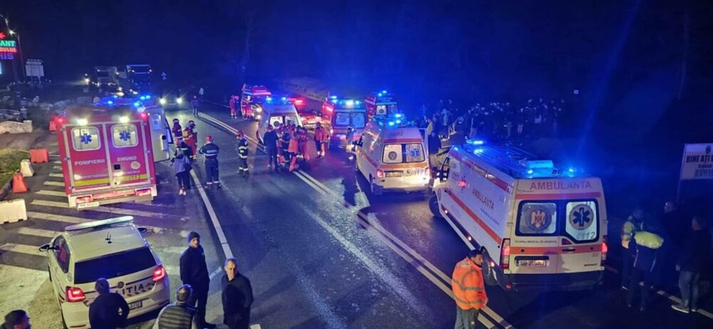 Accident între două autocare cu 90 de persoane, pe DN 1. Zeci de adolescenți, la spital | FOTO - Imaginea 1