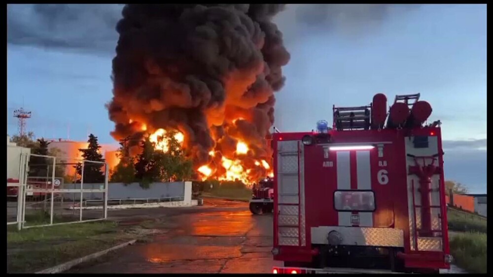 Un nou atac cu drone în Crimeea. Incendiu puternic la un rezervor de stocare a combustibilului | VIDEO - Imaginea 2