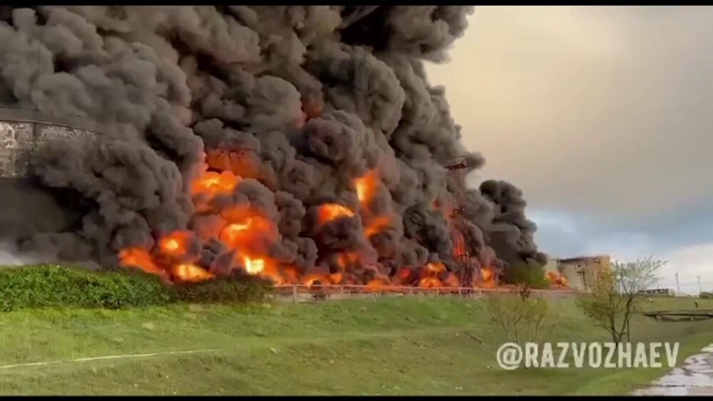 Un nou atac cu drone în Crimeea. Incendiu puternic la un rezervor de stocare a combustibilului | VIDEO - Imaginea 3