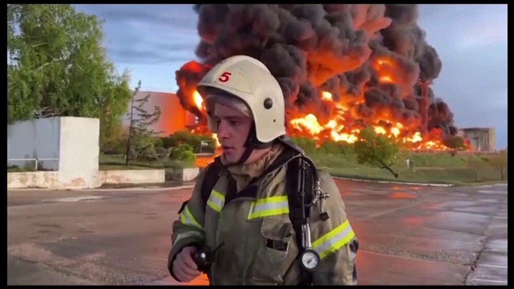Un nou atac cu drone în Crimeea. Incendiu puternic la un rezervor de stocare a combustibilului | VIDEO - Imaginea 4