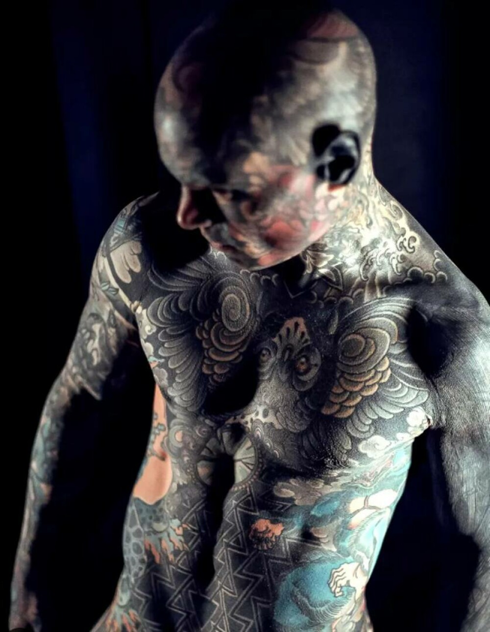 Și-a îndepărtat sfârcurile, buricul și s-a tatuat pe limbă. Este cel mai tatuat bărbat din lume și lucrează ca profesor FOTO - Imaginea 1