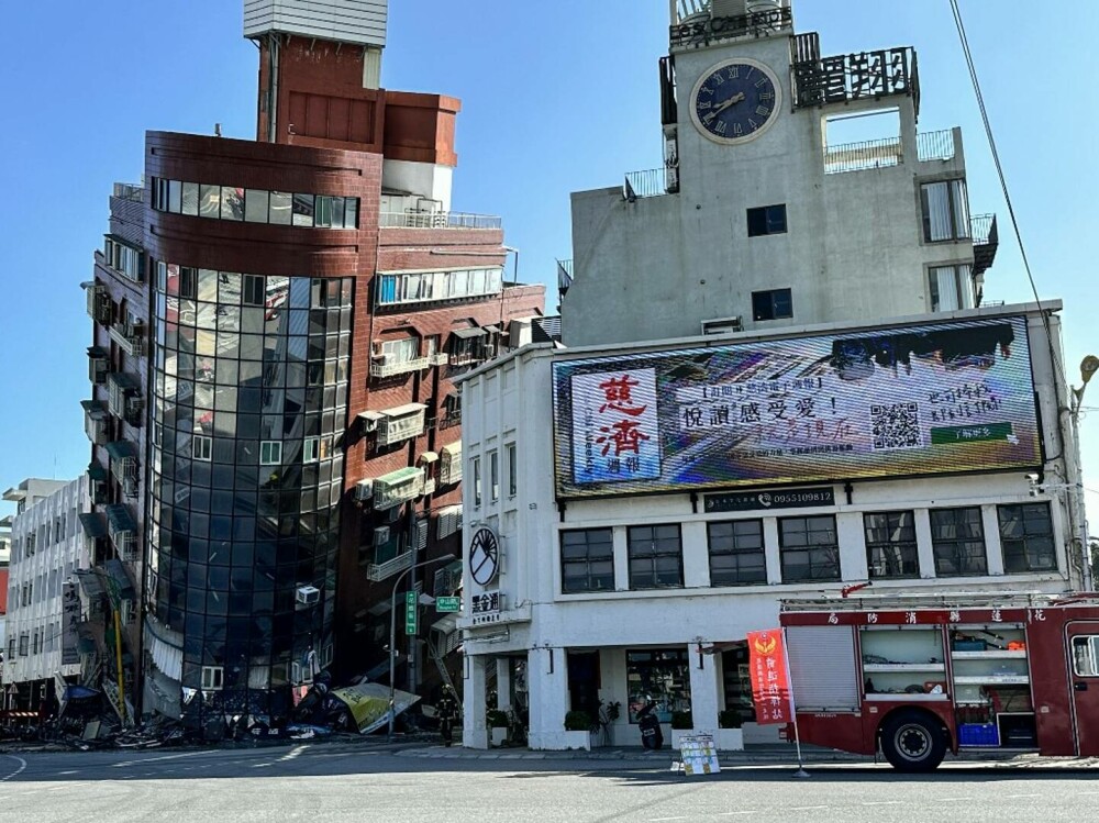 Cele 18 persoane date dispărute în urma cutremurului din Taiwan, în continuare de negăsit. Zeci de replici au zguduit zona - Imaginea 12