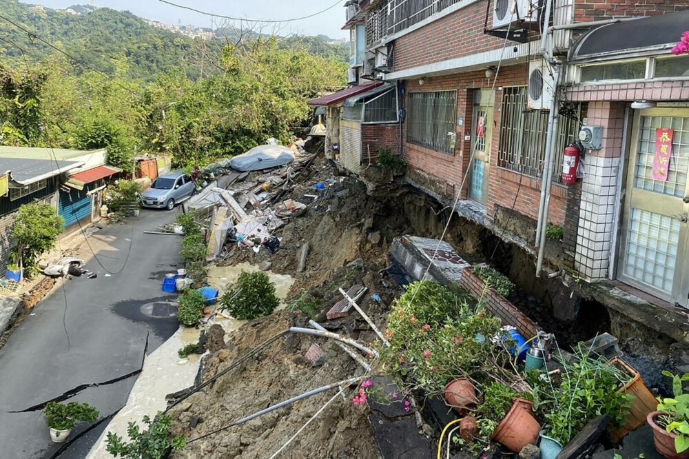 Cele 18 persoane date dispărute în urma cutremurului din Taiwan, în continuare de negăsit. Zeci de replici au zguduit zona - Imaginea 10