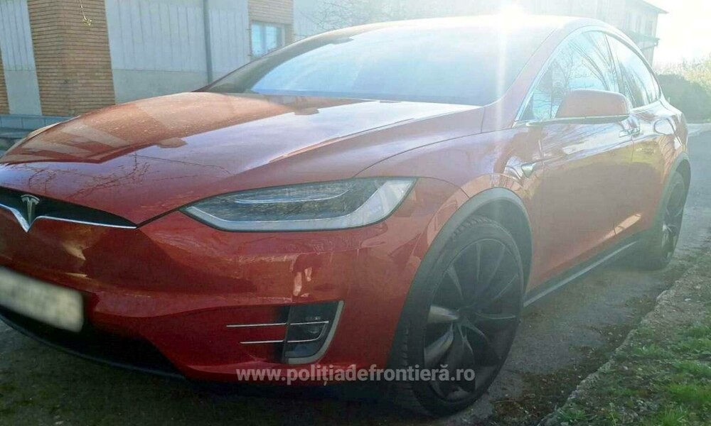 O mașină Tesla de 40.000 de euro a fost confiscată de polițiștii din Huși după un control. Ce au descoperit | FOTO - Imaginea 2