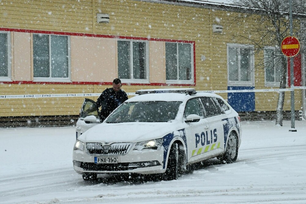 Zi de doliu în Finlanda după ce un copil de 12 ani a fost împuşcat într-o şcoală de un coleg - Imaginea 6