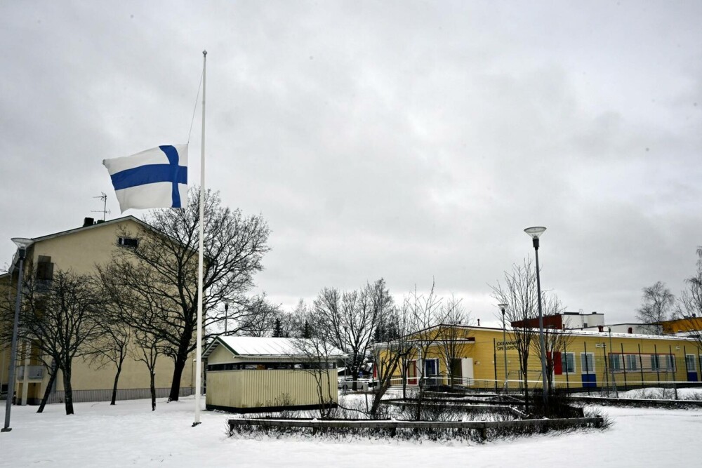 Zi de doliu în Finlanda după ce un copil de 12 ani a fost împuşcat într-o şcoală de un coleg - Imaginea 3